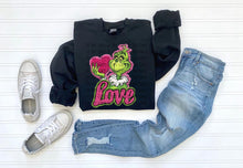 Load image into Gallery viewer, Green Guy Heart Faux Yarn Dropdown TRANSFER SSD OCT 25