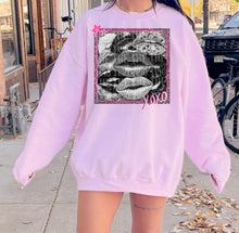 Load image into Gallery viewer, Kissing Lips Glitter Polaroid TRANSFER CTD ET DEC 25