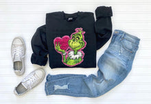 Load image into Gallery viewer, Green Guy Heart Faux Yarn Dropdown TRANSFER SSD OCT 25

