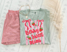 Load image into Gallery viewer, Berry Sweet Mom Names Stripes DROPDOWN TRANSFER KAI APR 26
