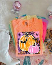 Load image into Gallery viewer, Fall Pumpkin With Bats And Flowers TRANSFER SCG AUGUST
