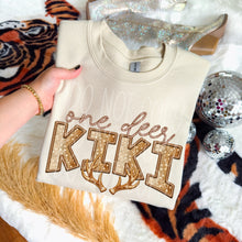 Load image into Gallery viewer, One Deer Antlers Title Option DROPDOWN TRANSFER PHDC JAN 26
